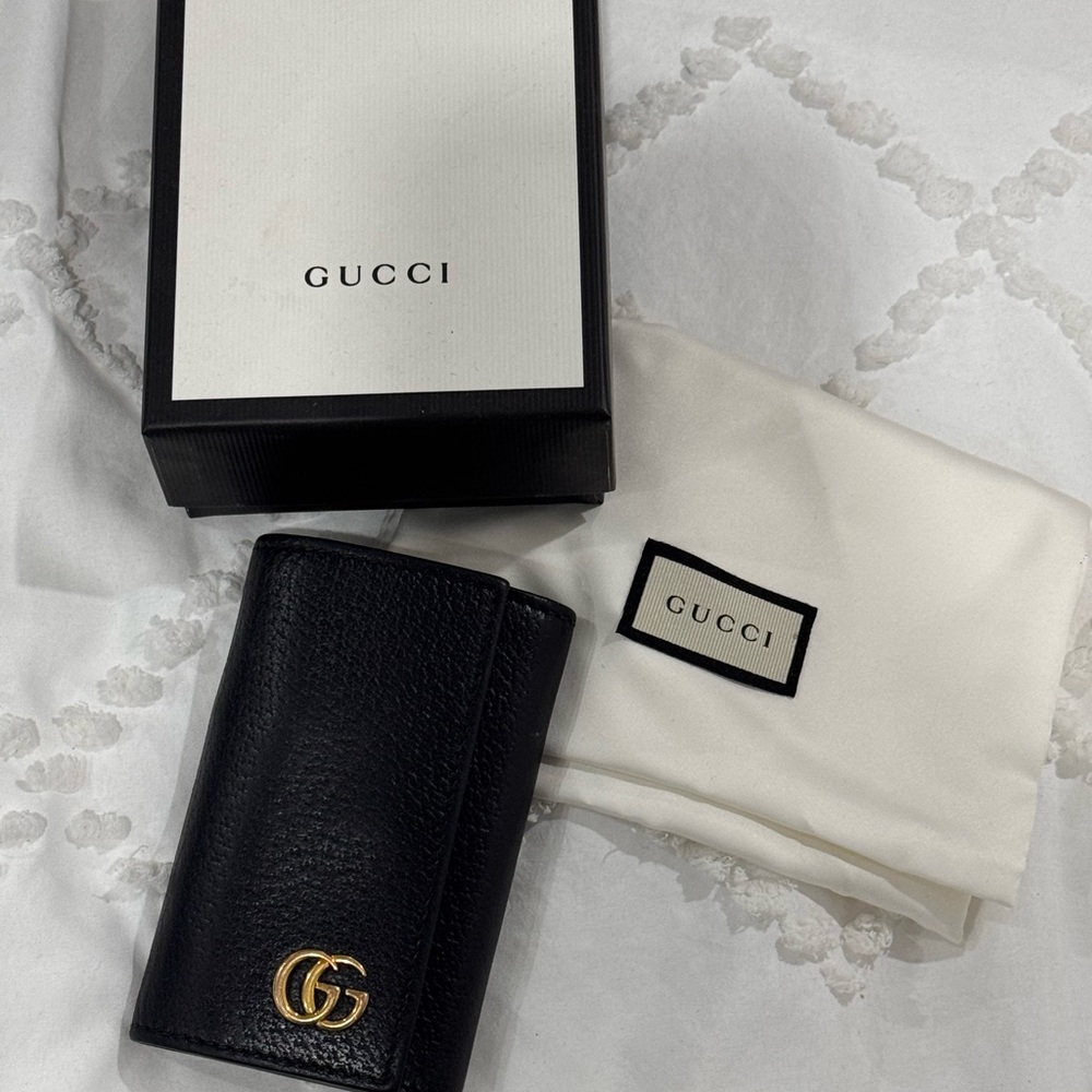 Gucci Black Leather Key Holder with Gold Logo